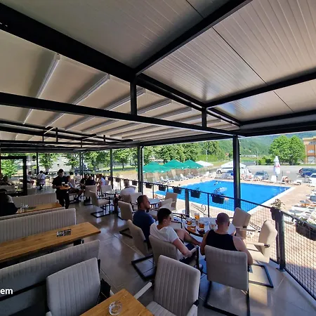 Paradise 아파트 *